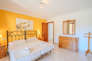 4 camere, ferro/asse da stiro, culla da viaggio, Wi-Fi gratuito
