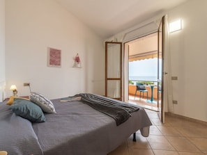 2 bedrooms, travel crib