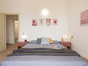 2 bedrooms, travel cot
