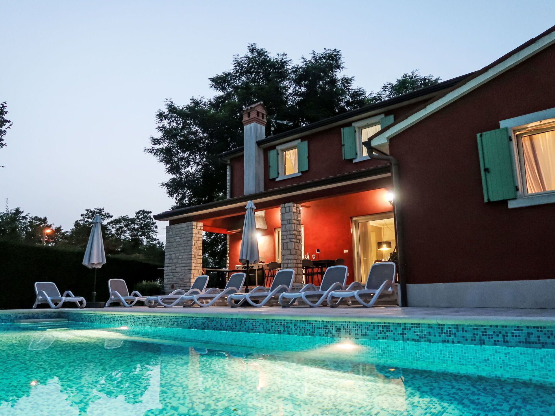 L'Eau, Ciel, Propriété, Piscine, Bâtiment, Fenêtre, Plante, Arbre, Porte, Maison