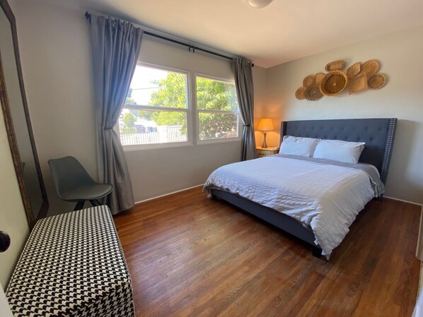 2 slaapkamers, een strijkplank/strijkijzer, wifi, beddengoed