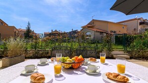 Unclassified image, 4 of 23, button - Nice apartment for 6 people with WIFI, A/C, TV, terrace and pets allowed (Pazin)