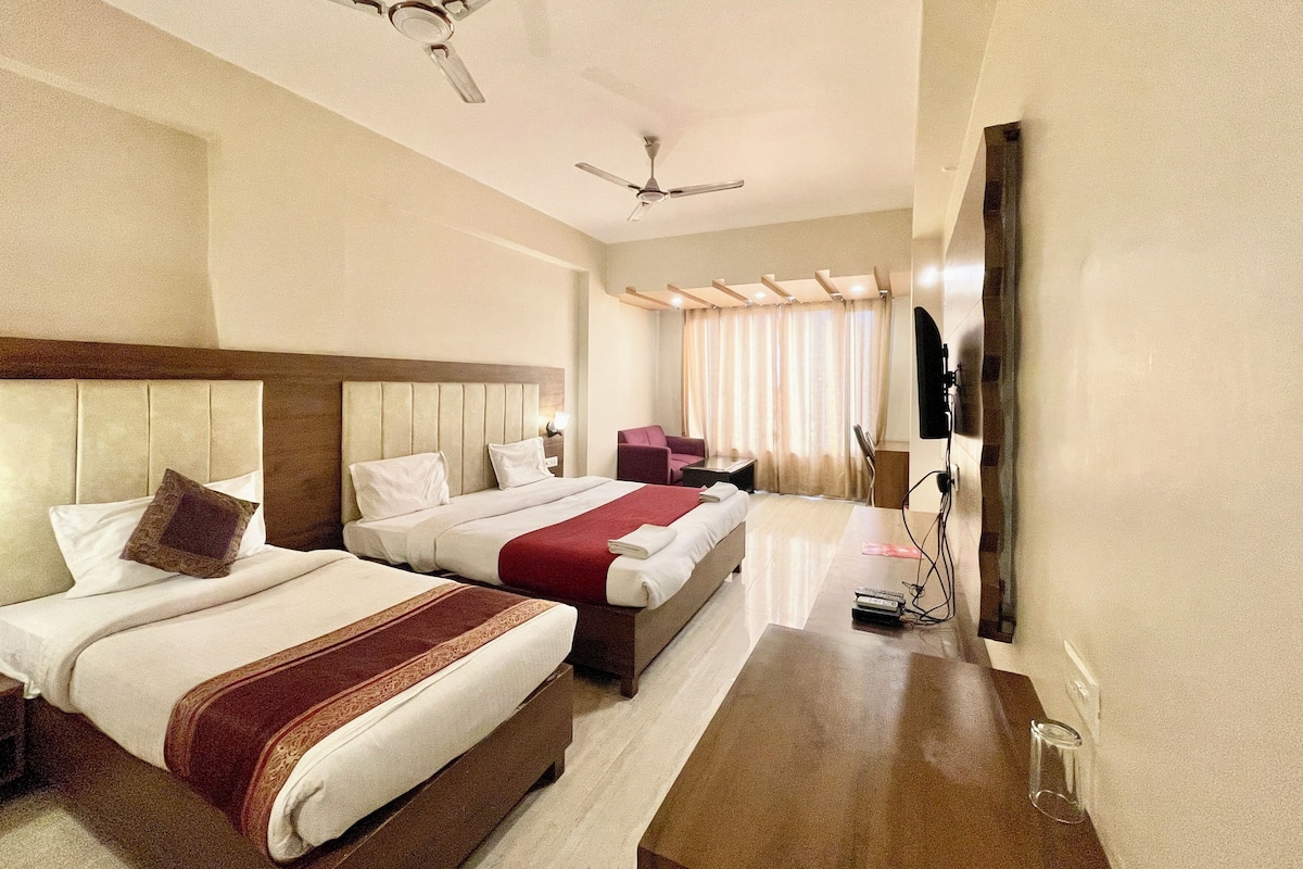 Desk, laptop workspace, free WiFi, bed sheets