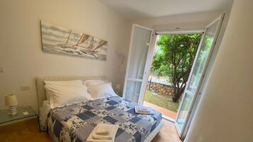 1 slaapkamer, een strijkplank/strijkijzer, wifi, beddengoed