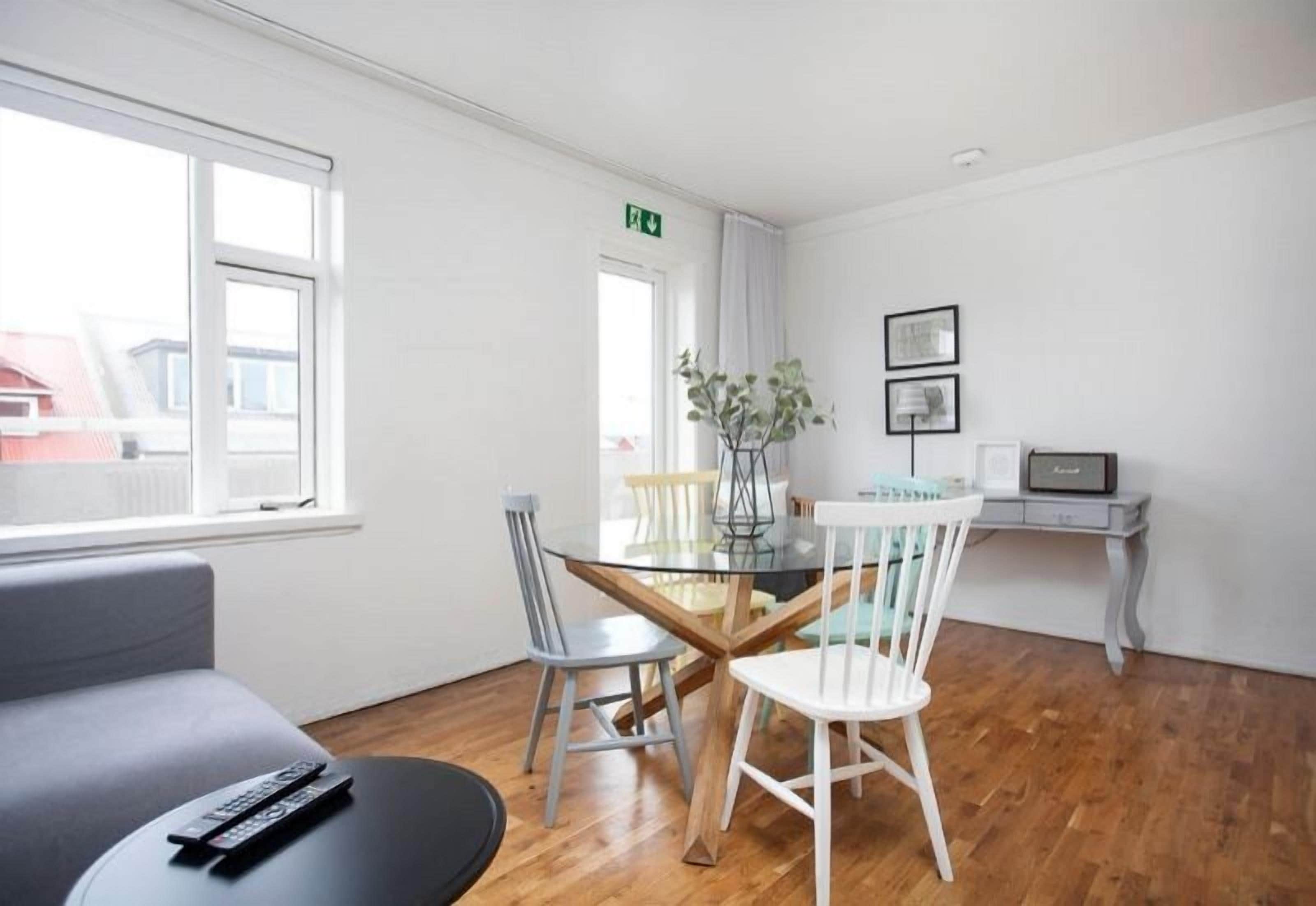 Apartamento luxo | Opções para refeição no quarto