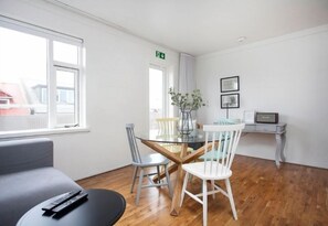 Deluxe Apartment | In-room dining - Day Dream Downtown Apartments (Reykjavik)