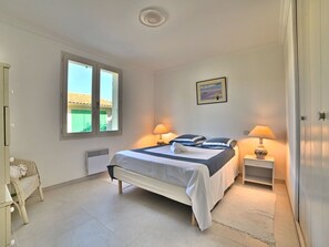 4 bedrooms, iron/ironing board, travel cot, free WiFi