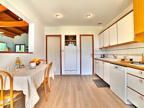 Microwave, oven, dishwasher, high chair - Wonderful private villa for 9 people with WIFI, TV and terrace (Saint-denis-d'oléron)