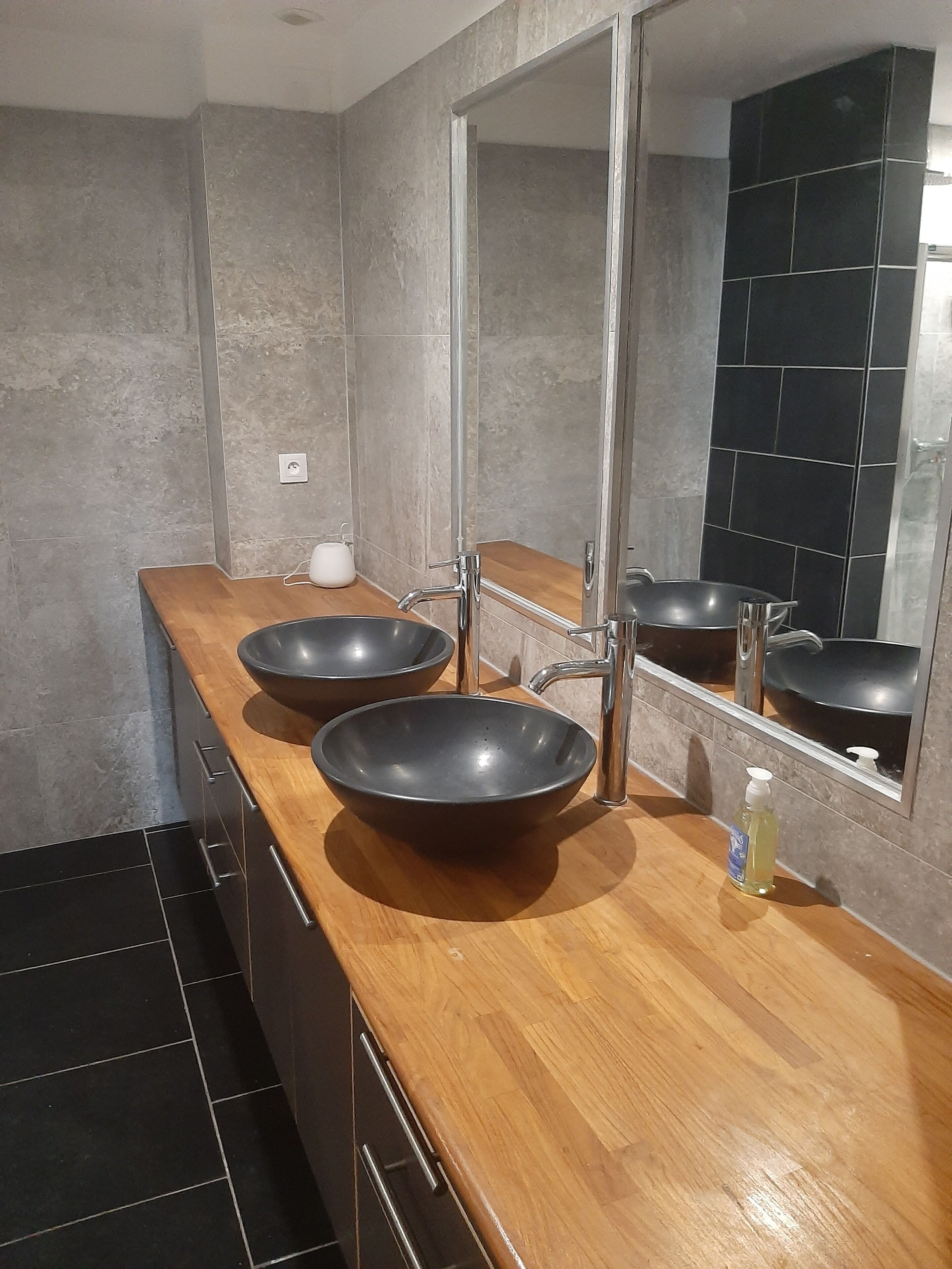 Shower, jetted tub, hair dryer, towels