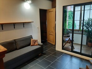 Smart TV, reproductor de DVD, libros, estéreo