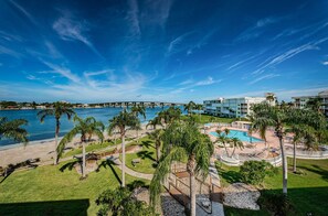 A heated pool - Bahia Vista 'Eat, Beach, Sleep, Repeat...' (St. Petersburg)