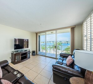 TV - Bahia Vista 'Eat, Beach, Sleep, Repeat...' (St. Petersburg)