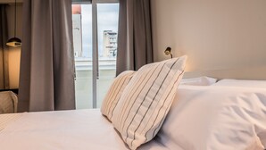 In-room safe, WiFi (free), bed sheets - In the heart of Salta: modern apartment with balcony (Salta)