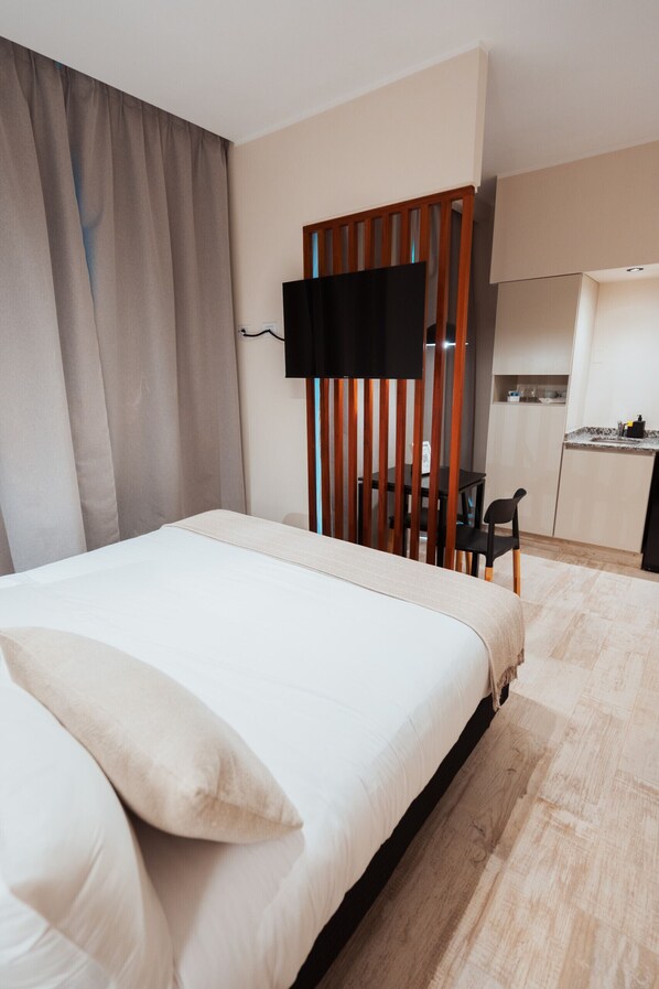 In-room safe, free WiFi, bed sheets
