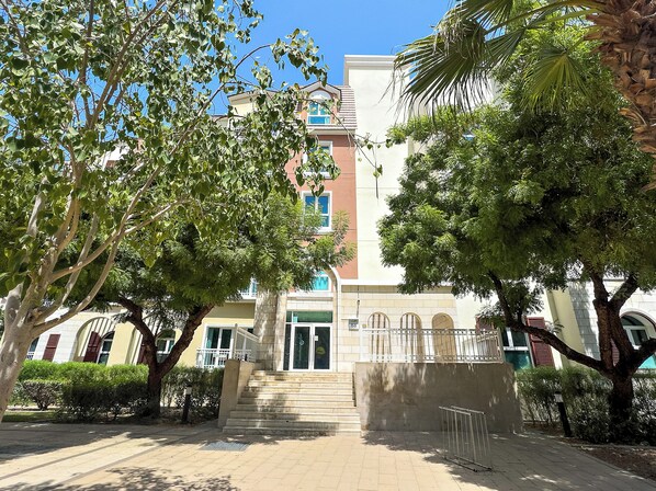 Exterior - Studio APT close to Metro Station (Dubai)