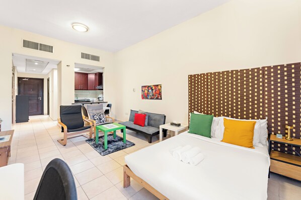 1 Schlafzimmer, Zimmersafe, Schreibtisch, Bügeleisen/Bügelbrett