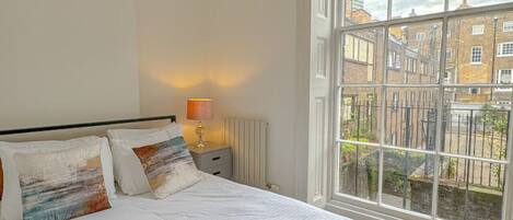 2 室のベッドルーム、アイロン / アイロン台、WiFi、ベッドシーツ