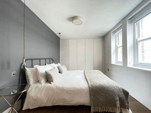 2 室のベッドルーム、アイロン / アイロン台、WiFi、ベッドシーツ