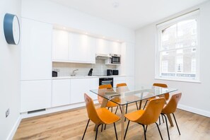 Dining - Stylish 2Bed Flat Fitzrovia (Greater London)