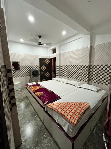 Thakur Ji P. Guest House By GRB