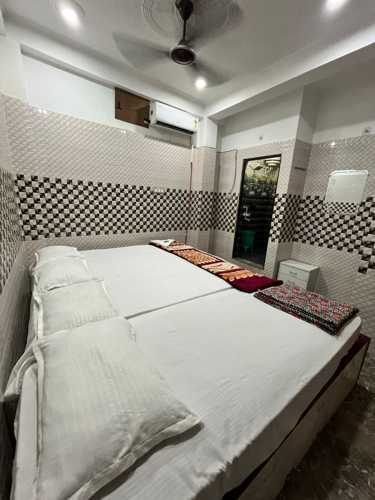 Dreibettzimmer, Balkon, Stadtblick