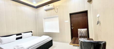 Bureau, espace de travail pour ordinateur portable