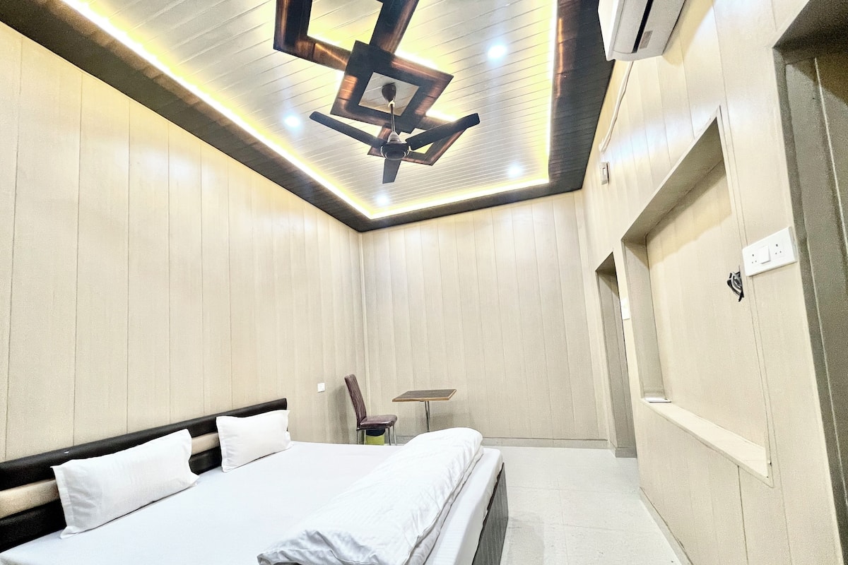 Habitación doble Deluxe | Escritorio, espacio para trabajar con laptop y insonorización