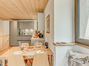 Dining - Spacious Chalet in Champagny, 6 pers, sauna, private parking (Champagny-en-Vanoise)