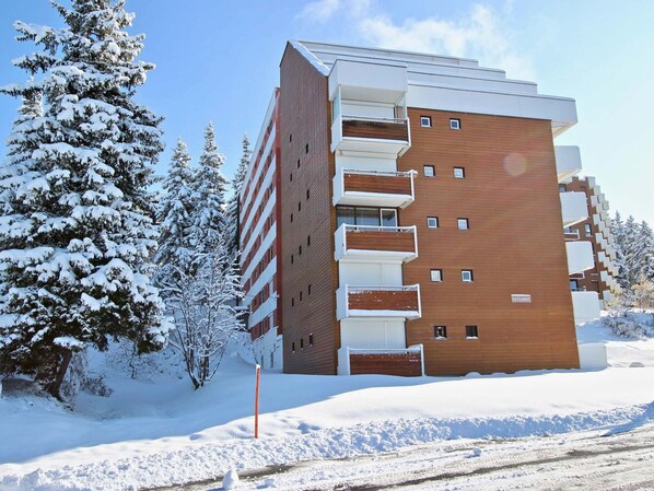 Exterior - Studio for 4 near slopes, south-facing balcony (Chamrousse)