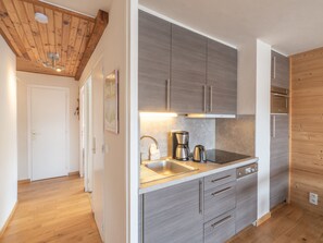 Fridge, microwave, dishwasher, coffee/tea maker - Family apartment in the heart of Alpe d'Huez with included WiFi (Huez)