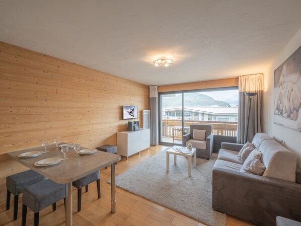 TV - Family apartment in the heart of Alpe d'Huez with included WiFi (Huez)