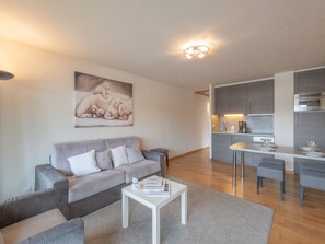 TV - Family apartment in the heart of Alpe d'Huez with included WiFi (Huez)