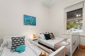 3 bedrooms, travel crib, WiFi, bed sheets