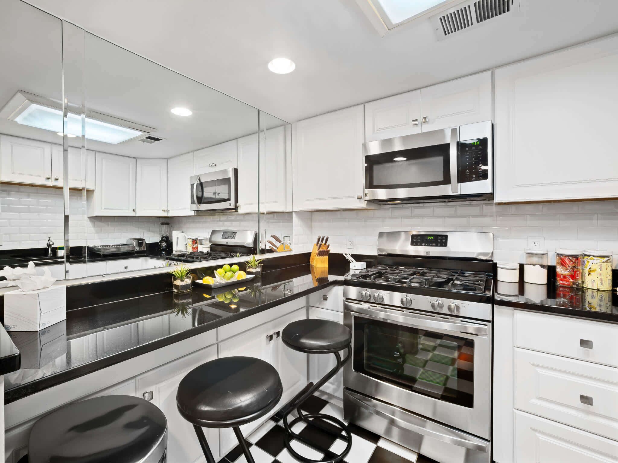 Refrigerador, microondas, horno, placa de cocina