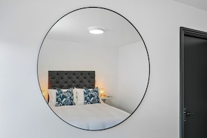 Blackout curtains, soundproofing, iron/ironing board, free WiFi - TYME Suites on Humber (Cleethorpes)