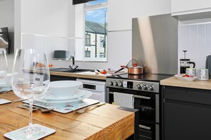 Business Apartment, Patio, Partial Sea View | Private kitchen | Full-size fridge, microwave, oven, stovetop - TYME Suites on Humber (Cleethorpes)