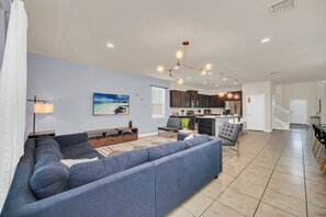 Fernseher, Tischfußball, Arbeitsbereiche