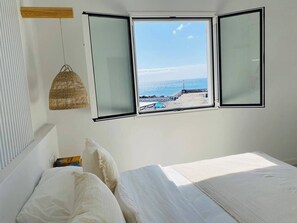 2 bedrooms, iron/ironing board, travel cot, free WiFi