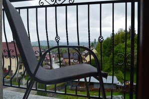 Quarto casal, sacada, vista para a montanha | Sacada