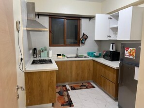 Cookware/dishes/utensils