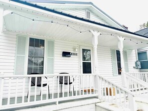 Exterior - Orange Crush Cottage- Downtown, Beaches, & Dining (Wilmington)