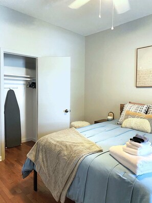 2 chambres, fer et planche à repasser, Wi-Fi, draps fournis