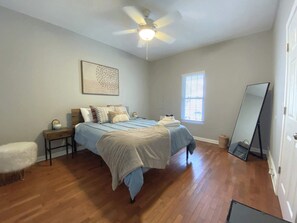 2 habitaciones, tabla de planchar con plancha, wifi y ropa de cama