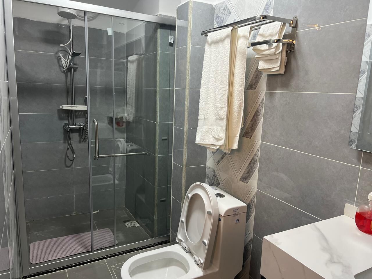 Huoneisto, 1 makuuhuone | Kylpyhuone | Ilmaiset hygieniatuotteet, pyyhkeet