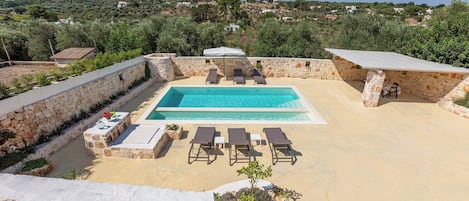 AuĂenpool (je nach Saison geöffnet), beheizter Pool