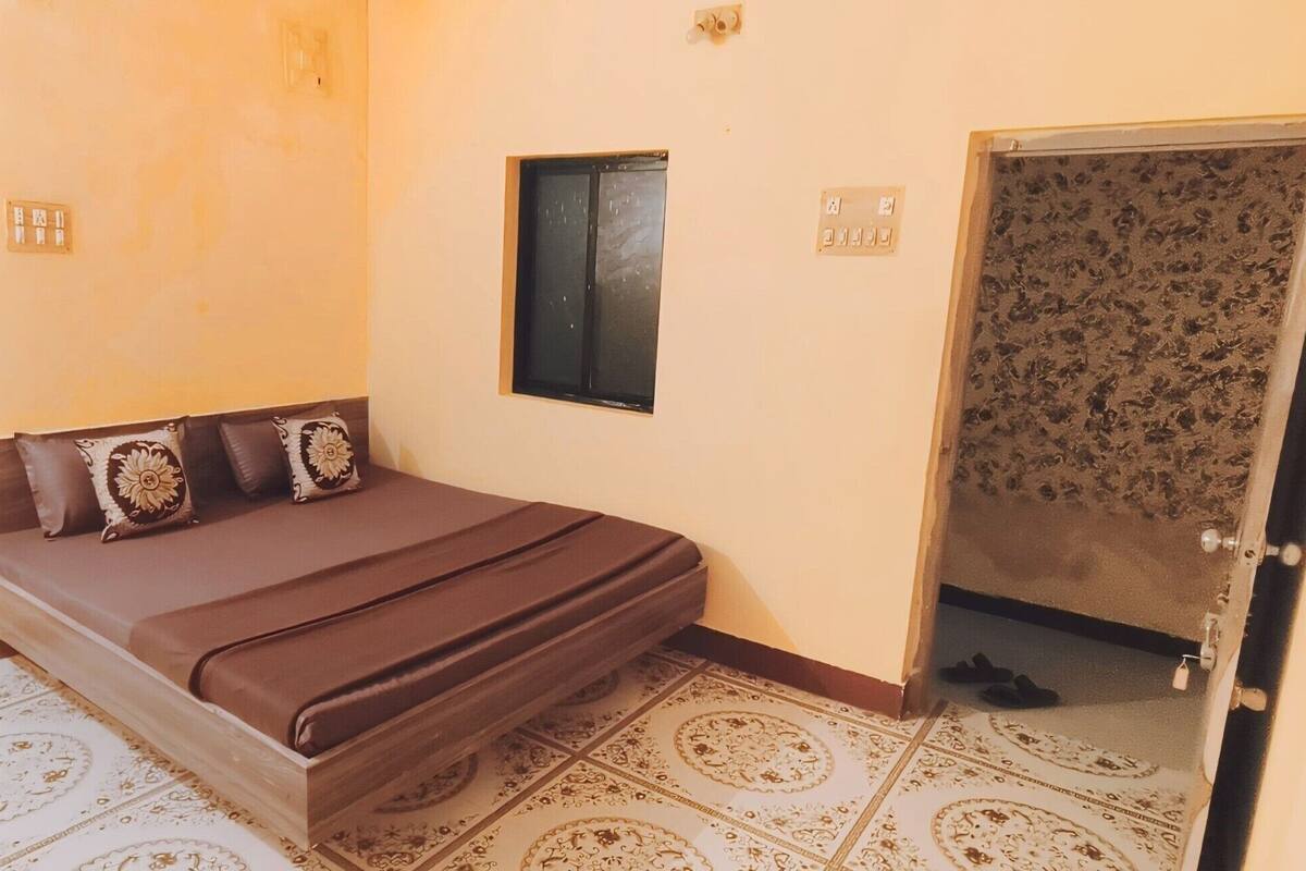 Deluxe Double Room, City View | WiFi (free), bed sheets