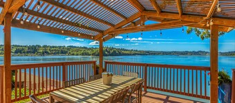 Phenomenal Sunsets, Wild Orca & Private Beach