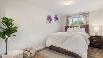 2 chambres, bureau, fer et planche à repasser, lit parapluie