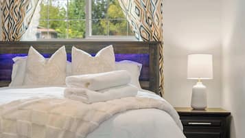 2 chambres, bureau, fer et planche à repasser, lit parapluie