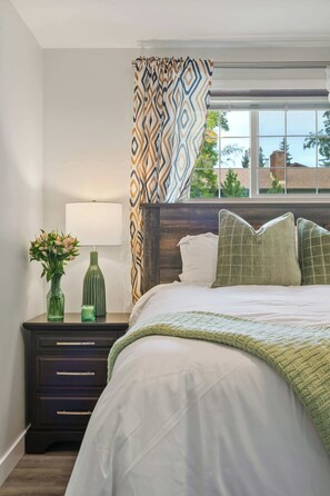 2 chambres, bureau, fer et planche à repasser, lit parapluie